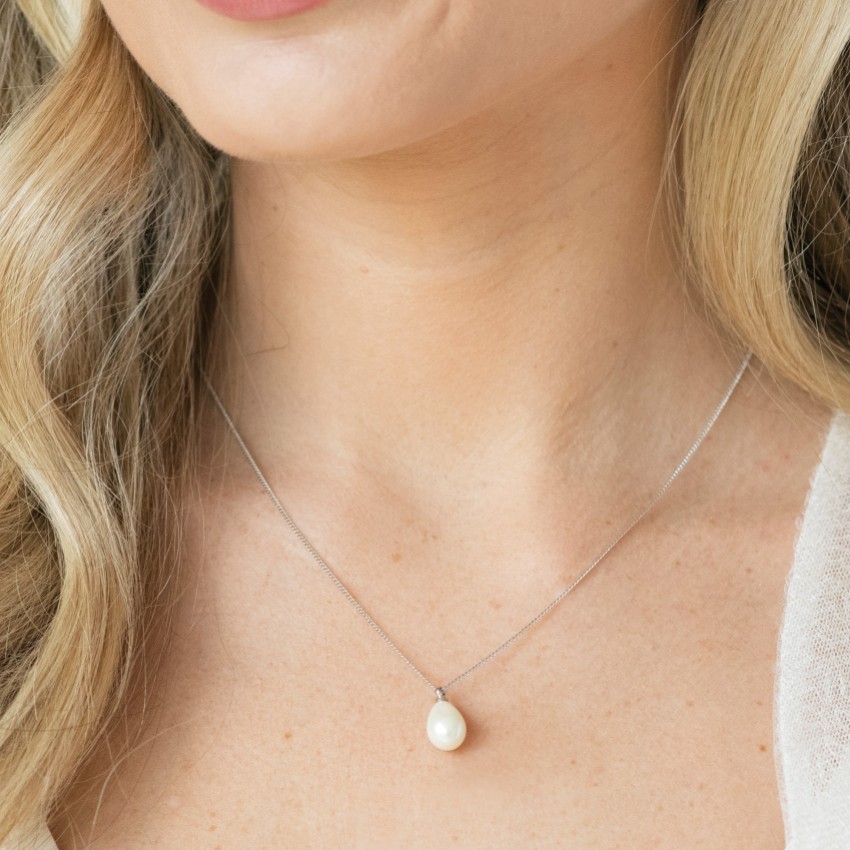 Photograph: Ivory and Co Westbury Silver Pearl Drop Pendant