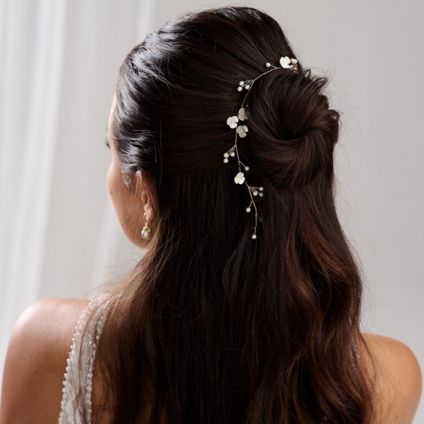 Fotograf: Letisha Elfenbein Blumen und Perlen Zweige Hochzeit Haarsträhne (Gold)