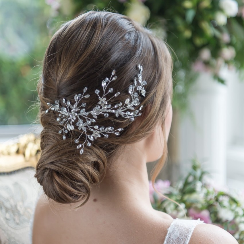 Fotograf: Liliana Delicate Crystal Spray Hochzeit Haarsträhne