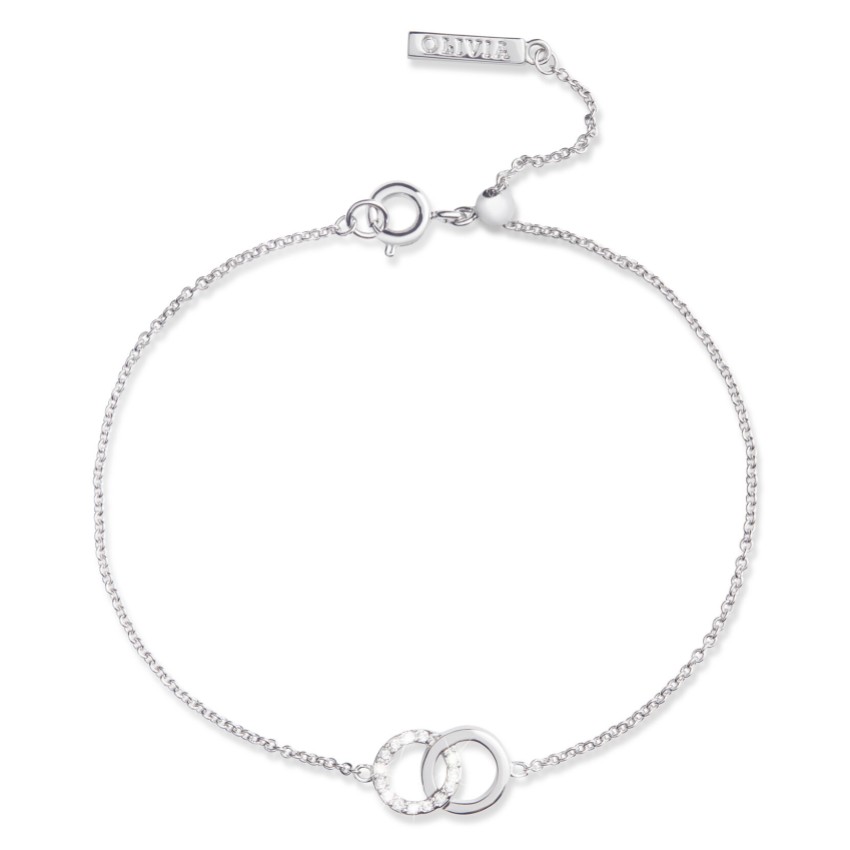 Photograph: Olivia Burton Bracelet de chaîne à maillons en argent orné de perles