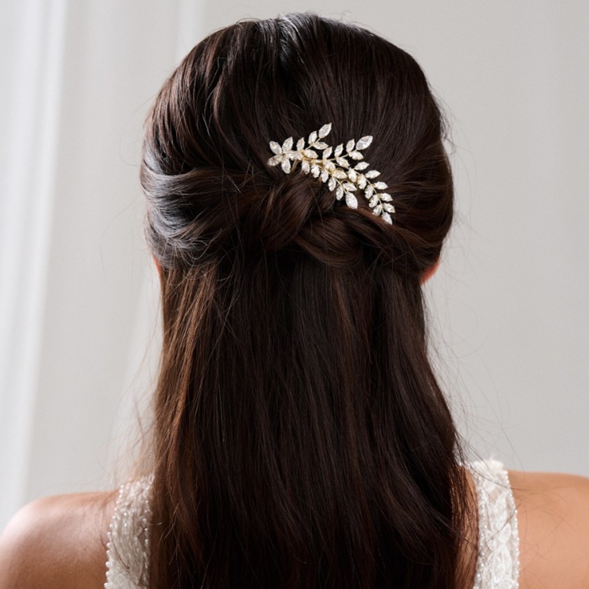 Photograph: Peigne à cheveux Aurora Gold Crystal Spray Wedding