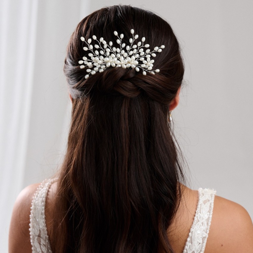 Photograph: Peigne à cheveux Cascade Pearl Spray Wedding