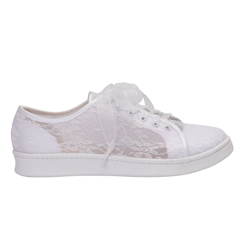 Fotograf: Perfect Bridal Blossom Ivory Chantilly Lace Wedding Trainers