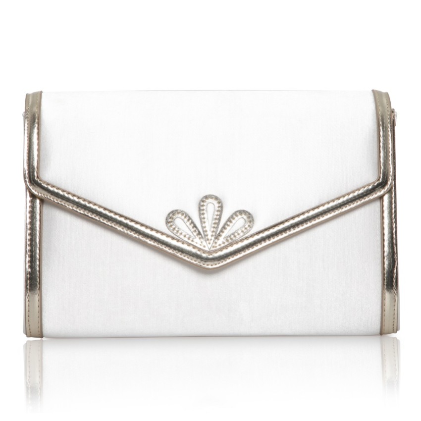 Photograph: Perfect Bridal Pochette Clover teintable en satin ivoire et or