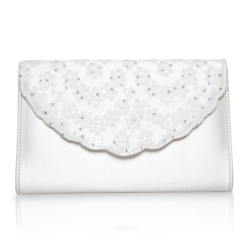 Photograph: Perfect Bridal Pochette en satin et dentelle à paillettes ivoire teintable Muscade