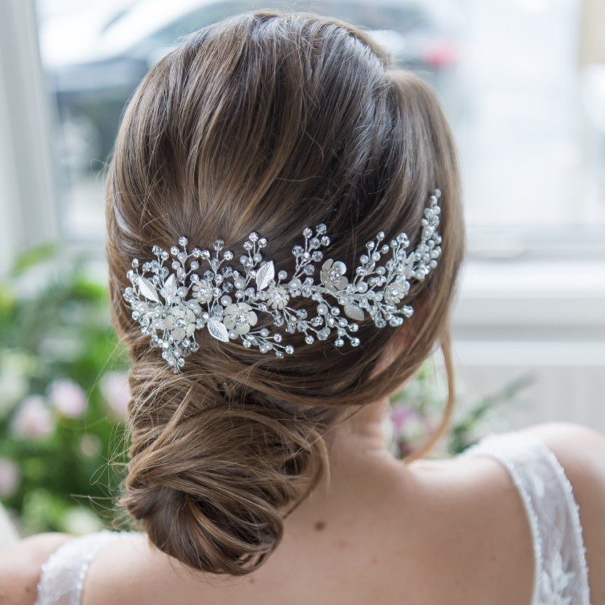 Photograph: Pince à cheveux Layla Vine of Silver Enamel Blossoms and Sprigs (fleurs et brins)