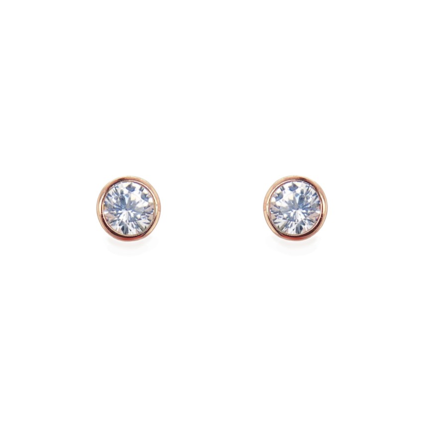 Photograph: Sarah Alexander Boucles d'oreilles en or rose avec solitaire en cristal