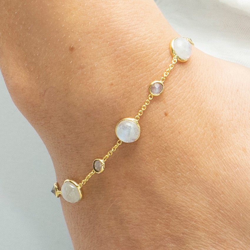 Fotografia: Sarah Alexander Bracciale a catena d'oro Shoreline Moonstone