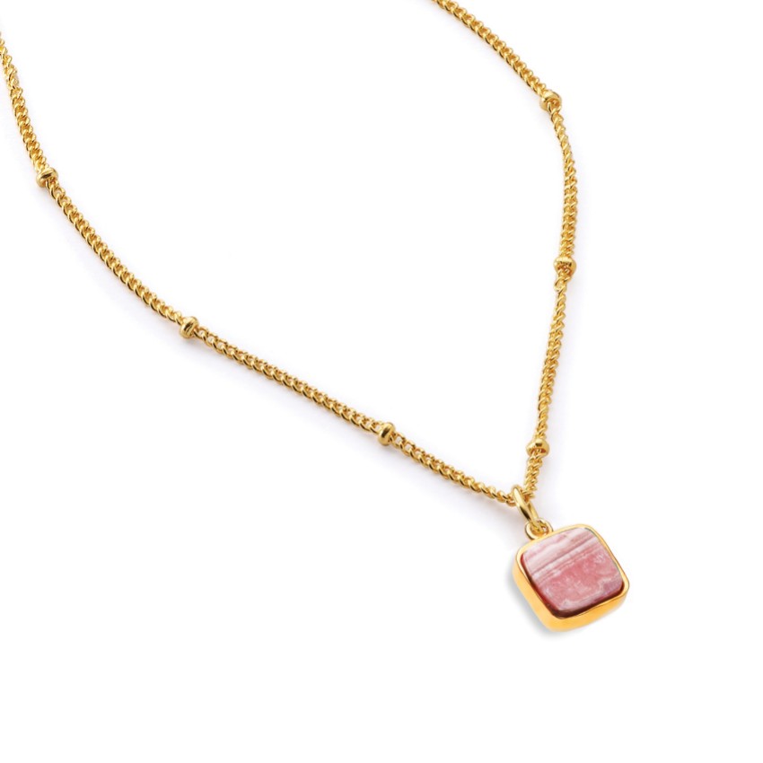 Photograph: Sarah Alexander Pendentif breloque carré en rhodochrosite aztèque