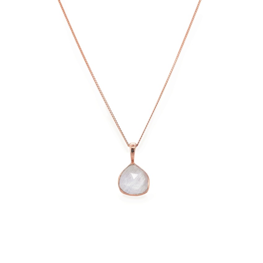 Photograph: Sarah Alexander Pendentif Echo Moonstone en or rose