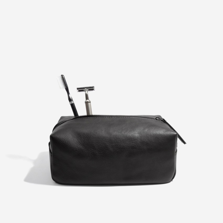 Photograph: Stackers Sac de lavage noir pour hommes