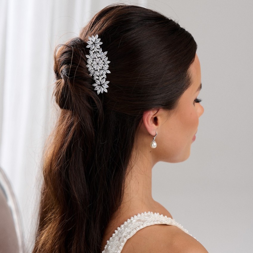 Photograph: Sundance Sparkling Crystal Wedding Hair Comb