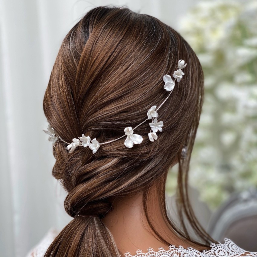 Fotograf: Tahiti Elfenbein Porzellan Blumen Hochzeit Haarsträhne